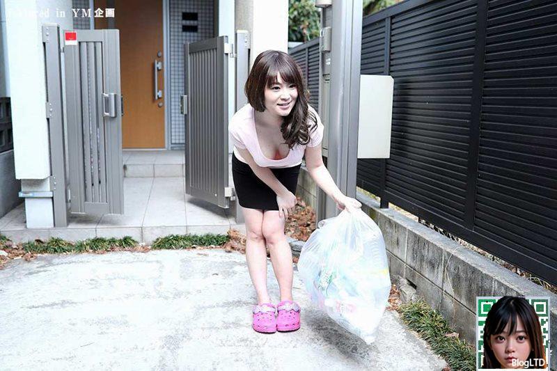 [岡村香澄]迷糊人妻自然露出乳溝 (50P) .9476